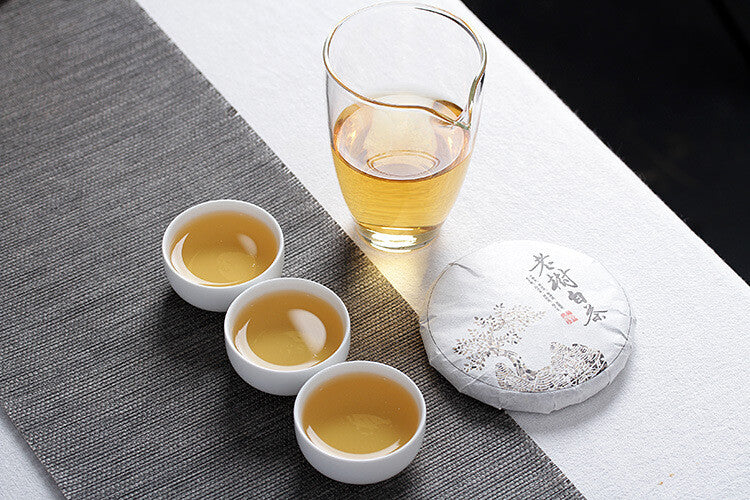 100g Yunnan Weißer Tee – Alte Baum Teeblätter, Tortenform