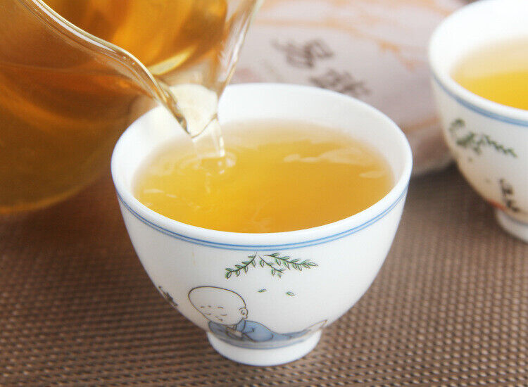 100g Yunnan Yiwu District Yiwu Sun Green Pu'er Raw Tea Cake Seven Seed Cake Tea