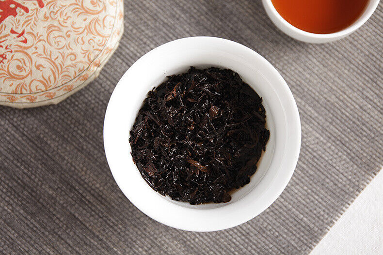 100g Yunnan Raw Material Puerh Cake Tea Golden Bud Small Cake Palace Ripe Tea