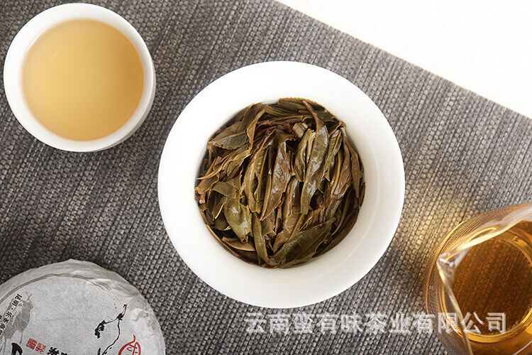 100g Pu'er Tea Le Xing Xiang Icelandic Ming Qian Spring Tea(Mooncake Shape)