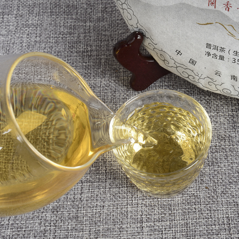 Spring Green Tea Icelandic Ancient Tree Tea 357g Yunnan Pu'er Tea Early