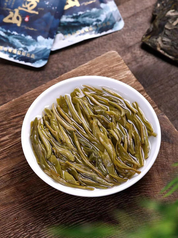 Yunnan Menghai Puerh Tea Raw Tea Lao Banzhang Lao Man Jingmai Mountain 250g