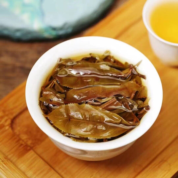 Yunnan  Tea Nannuo Mountain Half Slope Old Cottage Pu'er Raw Cake Tea 200g