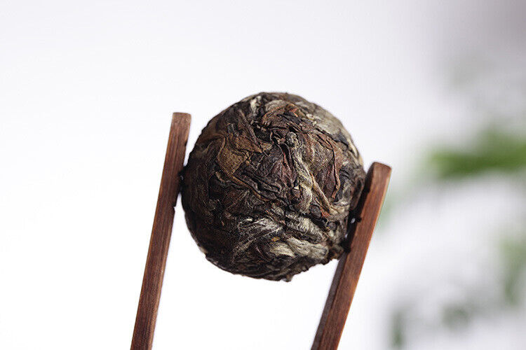 Yunnan Pu'er tea Fuding white tea process white peony old white tea dragon pearl