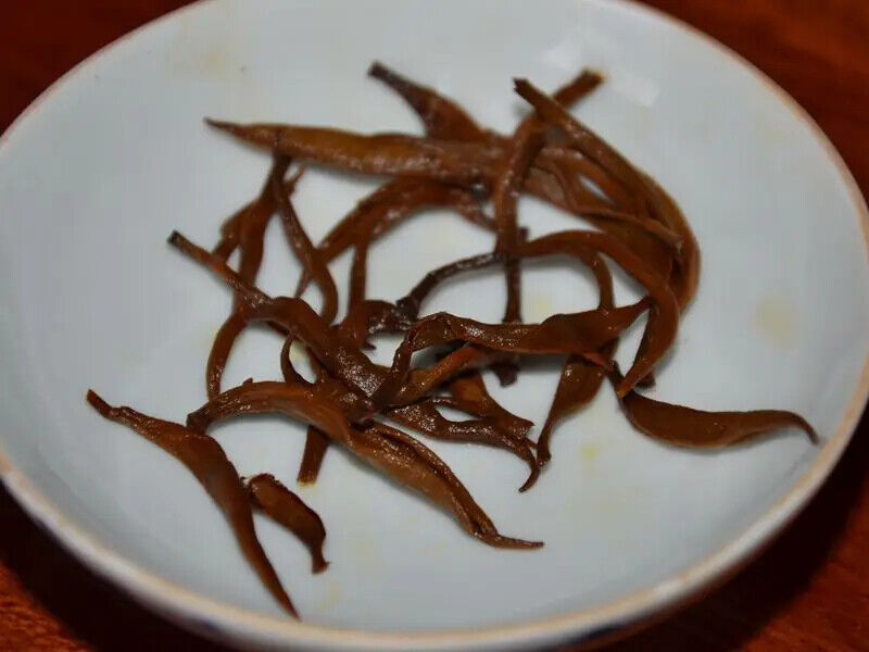 Famous Chinese Tea Brand Golden Needle Black Tea  Yunnan Dian Hong Black Tea
