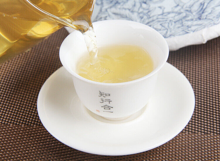 Yunnan Menghai Pu'er Raw Tea Cake Black Tea 357g 易武高山青饼