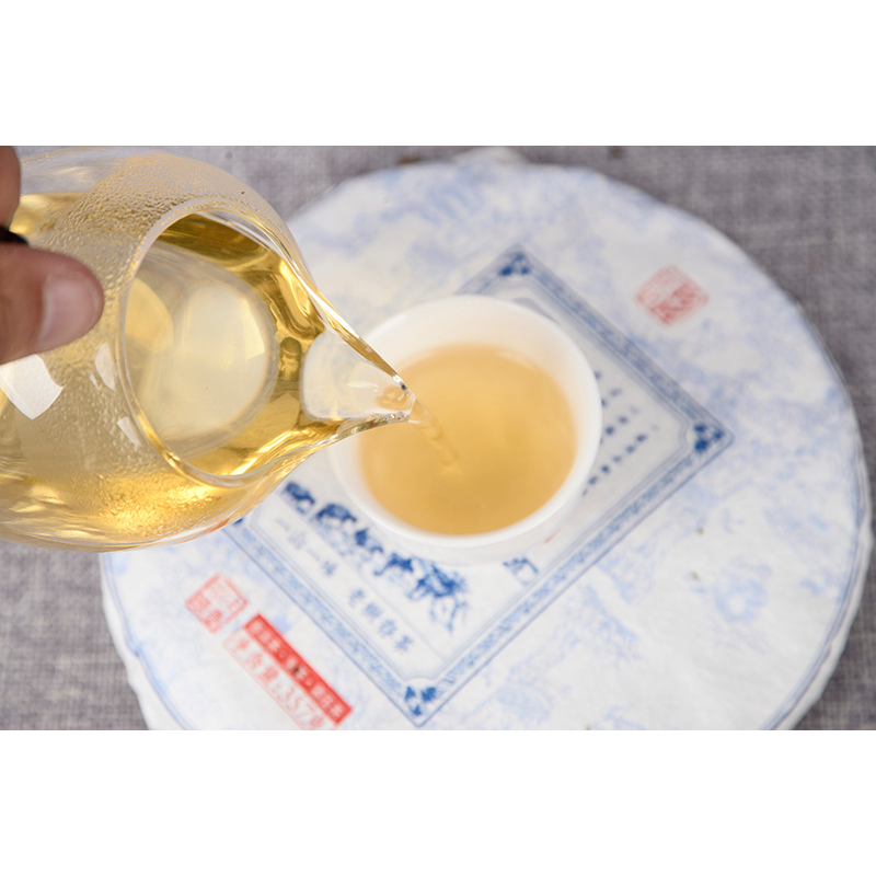 Yunnan Tea Old Banzhang Cake Pu'er Tea Tea Health Care Gift Tea 357g