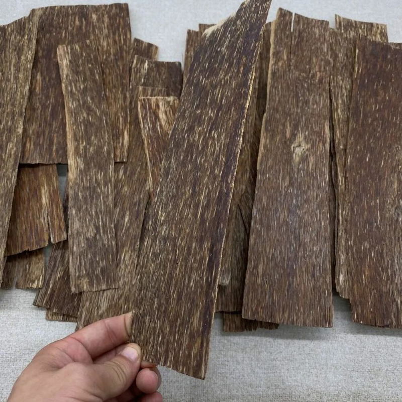 4A - Thickness 0.8mm - Big pieces 10G Flat Oud 4A Viet Nam Flat Agarwood Secondary image