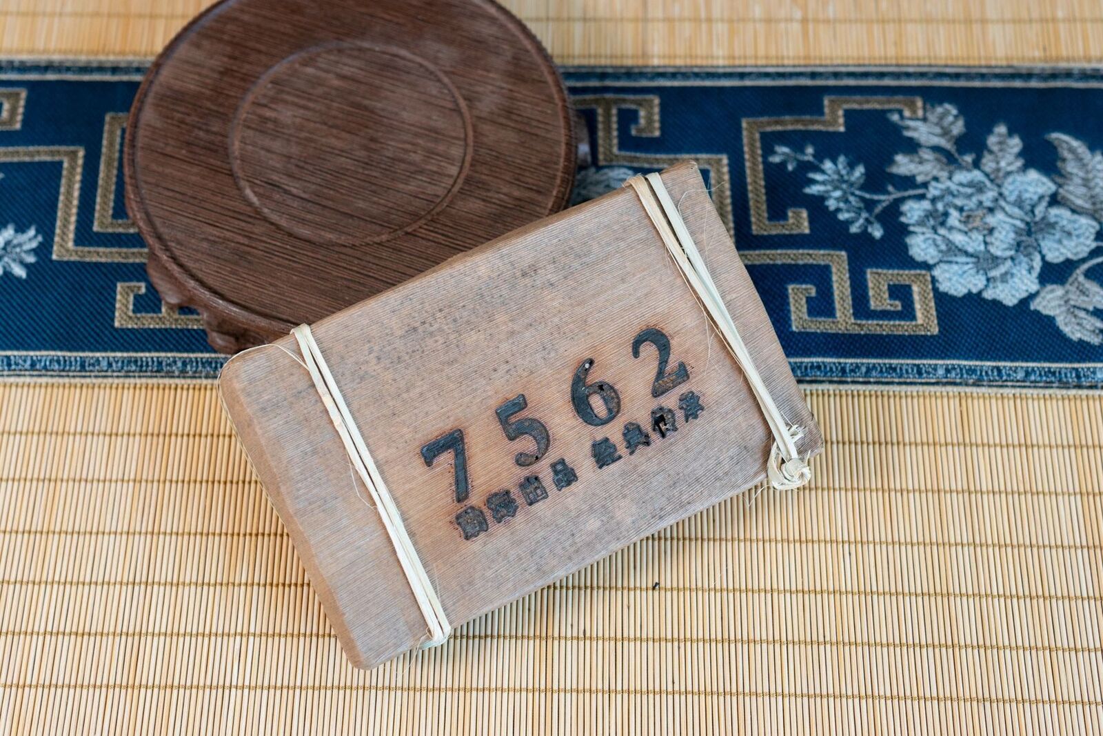 250g/brick 7562 Pu'er tea brick Yunnan ancient tree Pu'er ripe tea brick