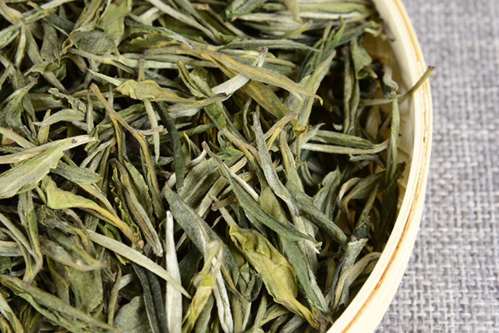 500G Yunnan green needle green tea single bud strong aroma green tea straight