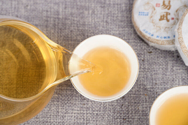 Yunnan Pu'er Tea Leaves Yiwu Tea Cake Raw Pu'er Tea Cake 50g