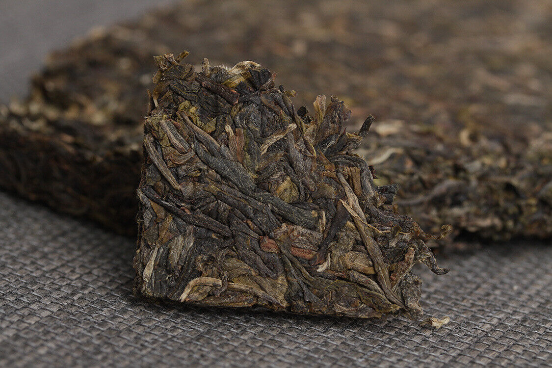 Yunnan Puerh Tea , Puerh Raw Tea Brick 200g Bright Front Spring Tea