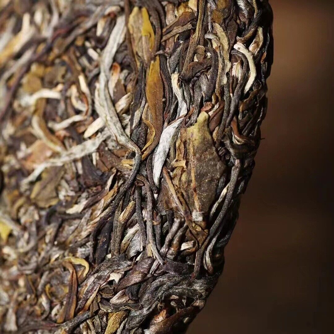 Yunnan Tea Yiwu One Fan Mill 357g Gushu Pu'er Raw Tea Cake Secondary image