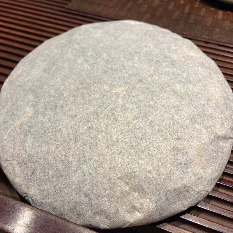 357g Yunnan White Tea Jinggu pressed of old white tea cake Secondary image
