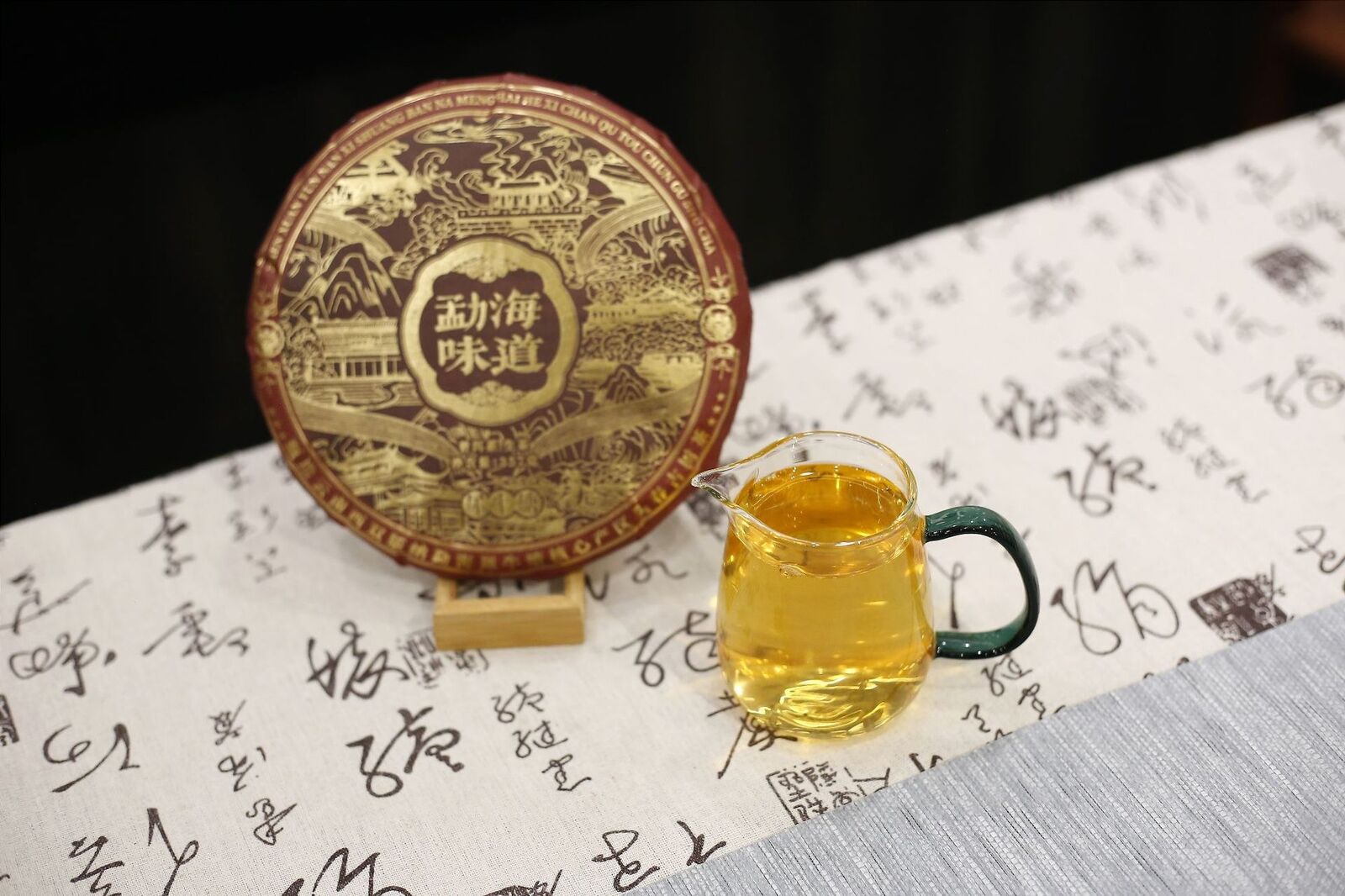 Rhinotang Yunnan Pu'er Tea Raw Tea Menghai Flavor Seven Seed Cake 357g/12.59oz