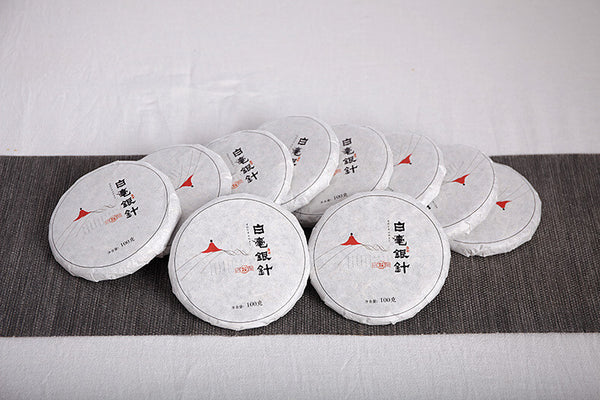 Yunnan Small Cake Moonlight White Old White Tea 100g Baihao Silver Needle Tea