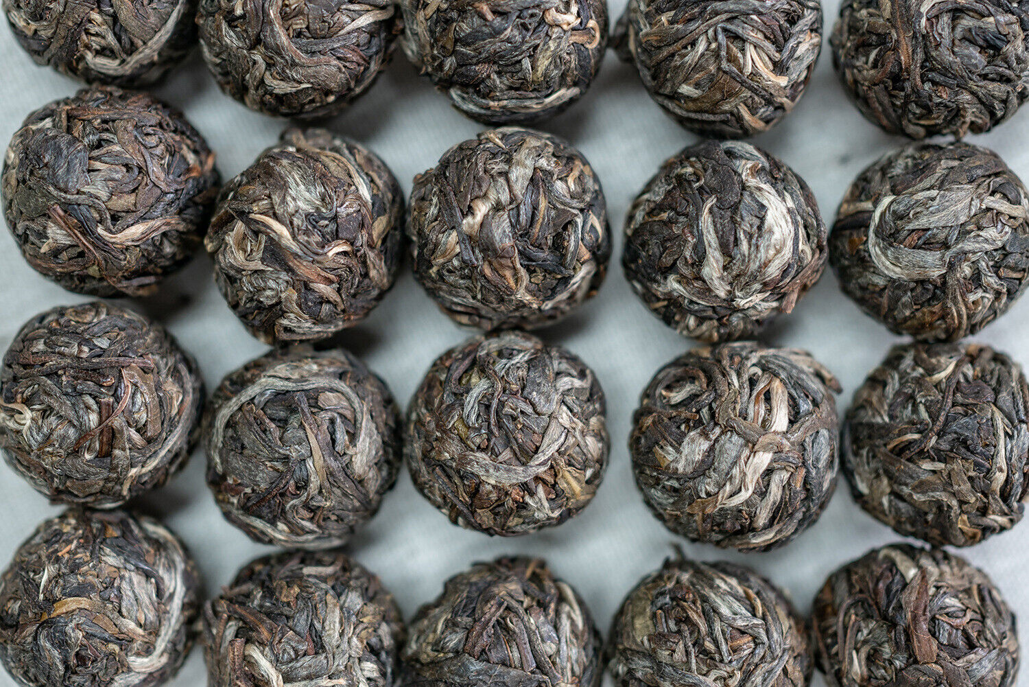 500g 8g chacun Yiwu Dragon Pearl Pu-erh Raw Tea Handmade Dragon Pearl Tuocha