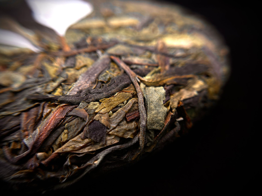 357g Yunnan Pu'er tea cake seven seeds cake tea Iceland gold leaf pure raw tea