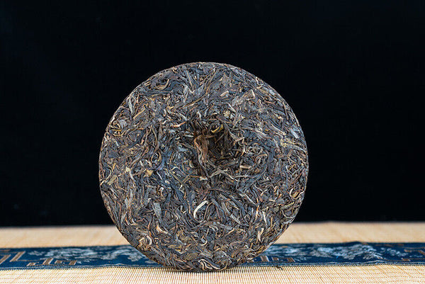 357g Yunnan Yiwu Wild Release Ancient Tree Tea Cake Aged Pu-erh Raw Tea