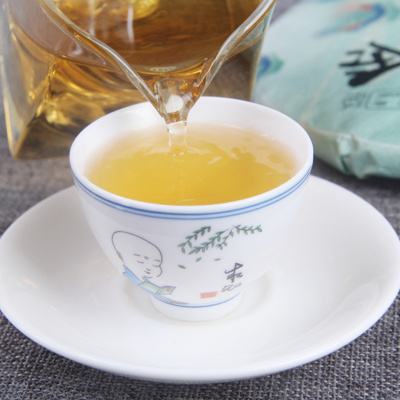 200g ancient Tree Tea Old Pu-erh tea weak tea Tea cake Sweet and tasty