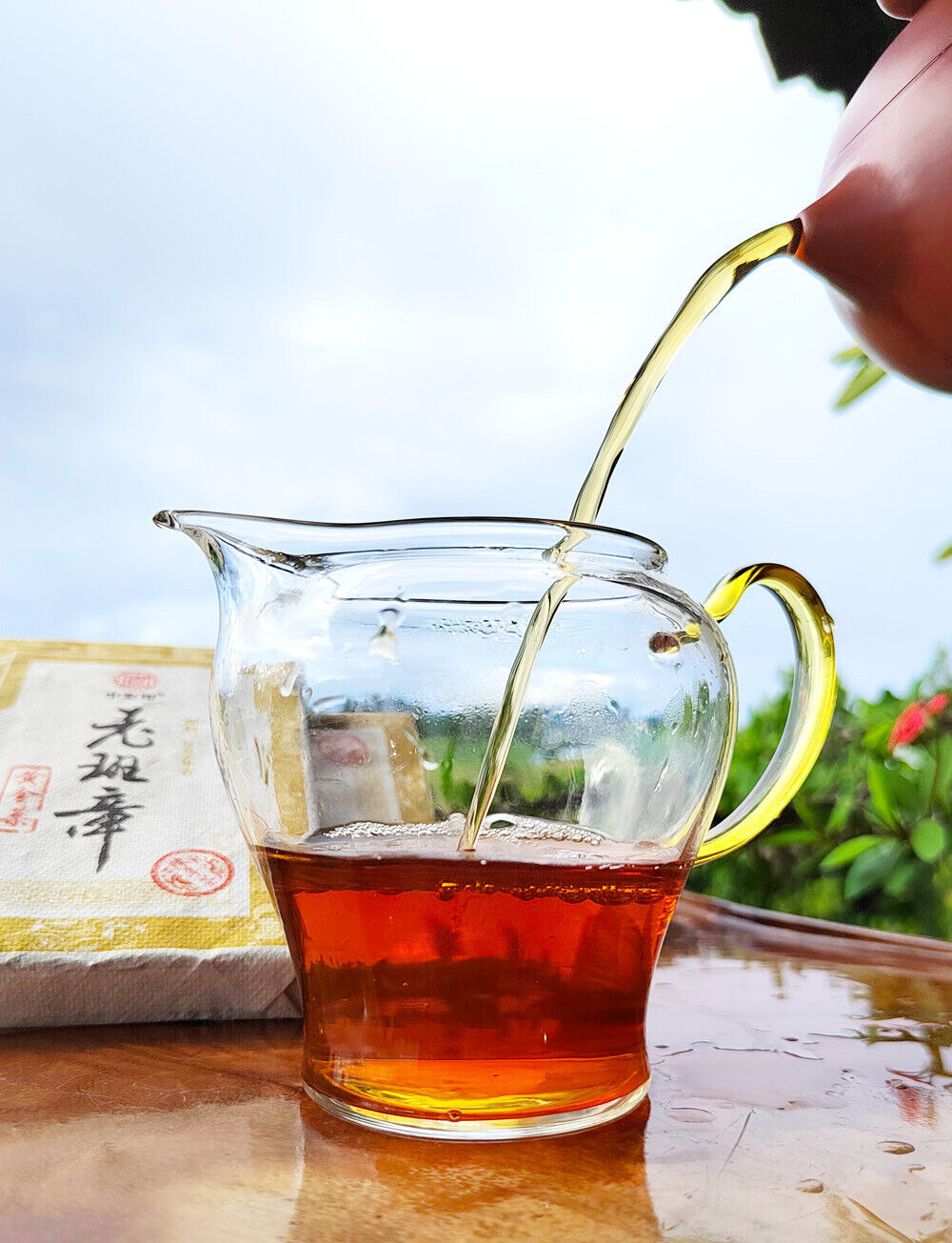 200g Old Banzhang Raw Tea Old Tea Brick Golden Leaf Pu'er Raw Tea