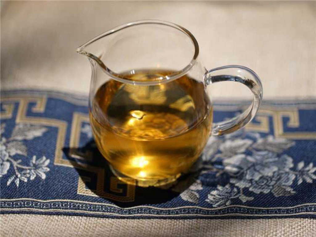 200g Yunnan Pu'er Tea Raw Tea Yiwu High Pole Ancient Pure Material Raw Tea Cake