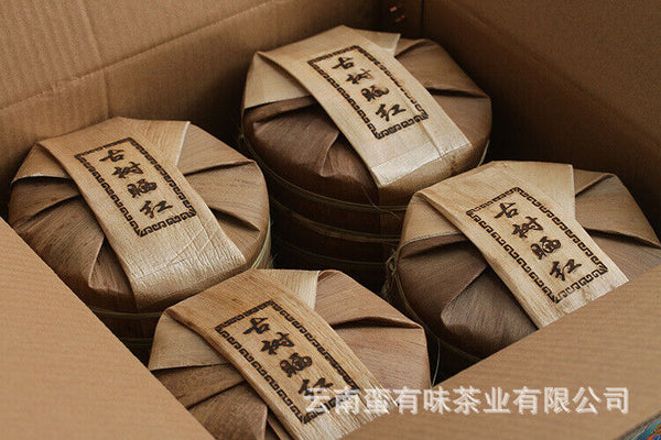 200g cake tea Yunnan Dian Hong tea Fengqing black tea Ancient tree sun red