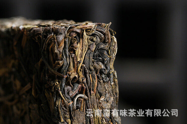 Yunnan Pu'er tea Lao Banzhang golden leaf raw tea 1pack of 4pieces 1bundle= 1kg