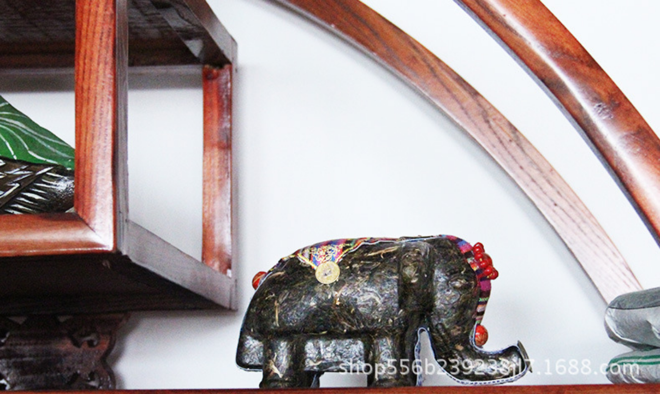 260g Yunnan Pu'er Raw Tea Ornaments Pu'er Tea Sculpture Ornaments Small Elephant