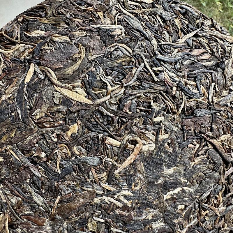 357g Changrui Grade Old Raw Pu'er 2008 Yunnan Tea Tree King Raw Pu'er Tea Cake