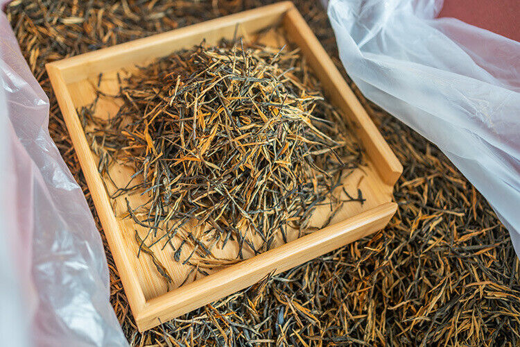 Yunnan Fengqing DianHong tea Pine Needle Un bourgeon une feuille Golden Needle