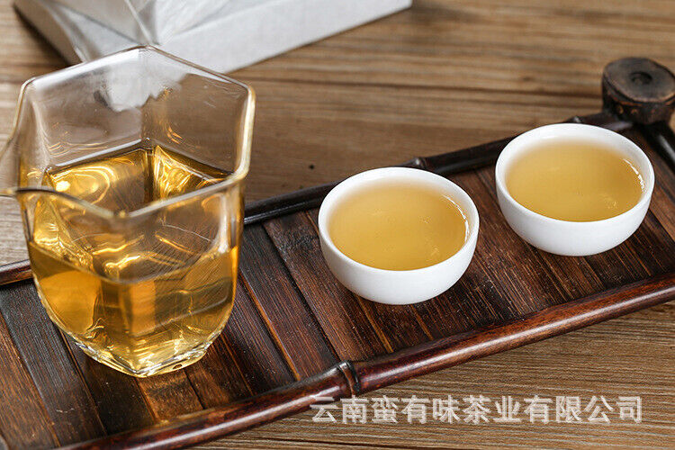 Yunnan Pu'er tea Lao Banzhang golden leaf raw tea 1pack of 4pieces 1bundle= 1kg
