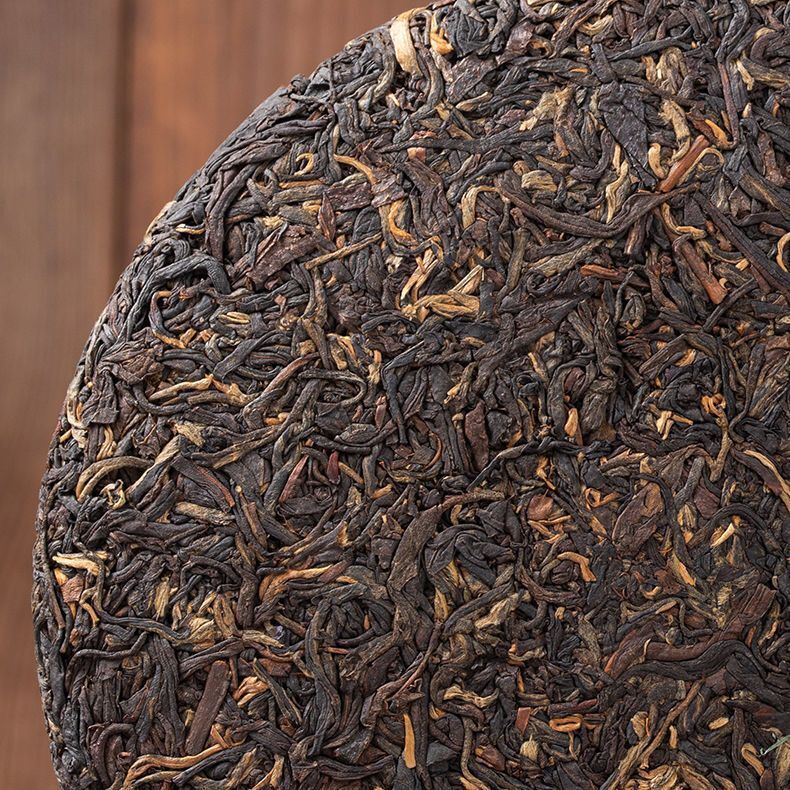 Yunnan Dianhong Tea Cake Fengqing Ancient Tree Wild Sun-Dried Red Tea 357g Secondary image