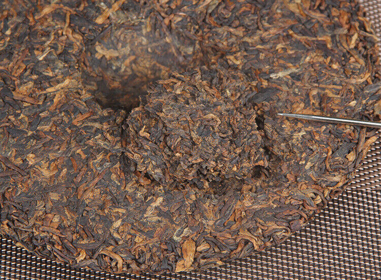 357g Yunnan Pu'er Ripe Tea Cake 云南普洱熟茶西双版纳茶区年春茶357g御贡金饼 普洱熟茶
