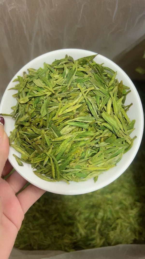 Authentic Longjing Tea Strong Bean Aroma Loose Leaf Rainy Season Premium Pieces