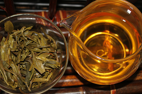 High Quality 357g Yunnan Pu'er Raw Tea Healthy Drink