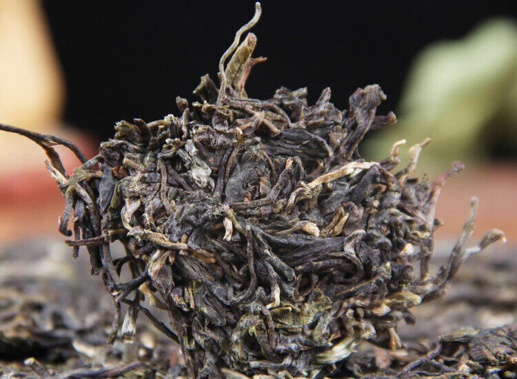 Yunnan Menghai Pu'er Raw Tea Cake Black Tea 357g 易武高山青饼