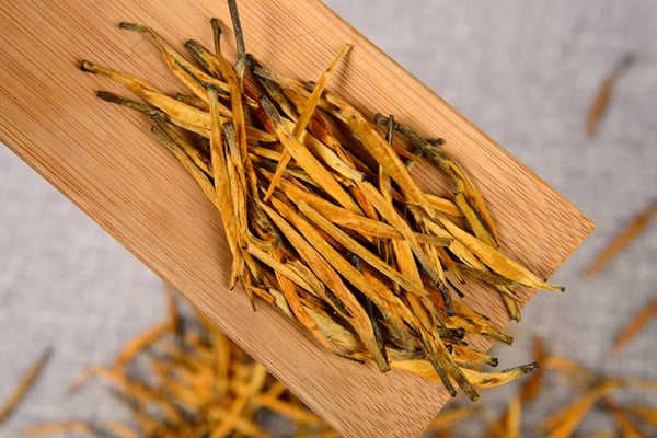 Fengqing – thé noir avec aiguille dorée, bourgeon entier, bande droite, 500G