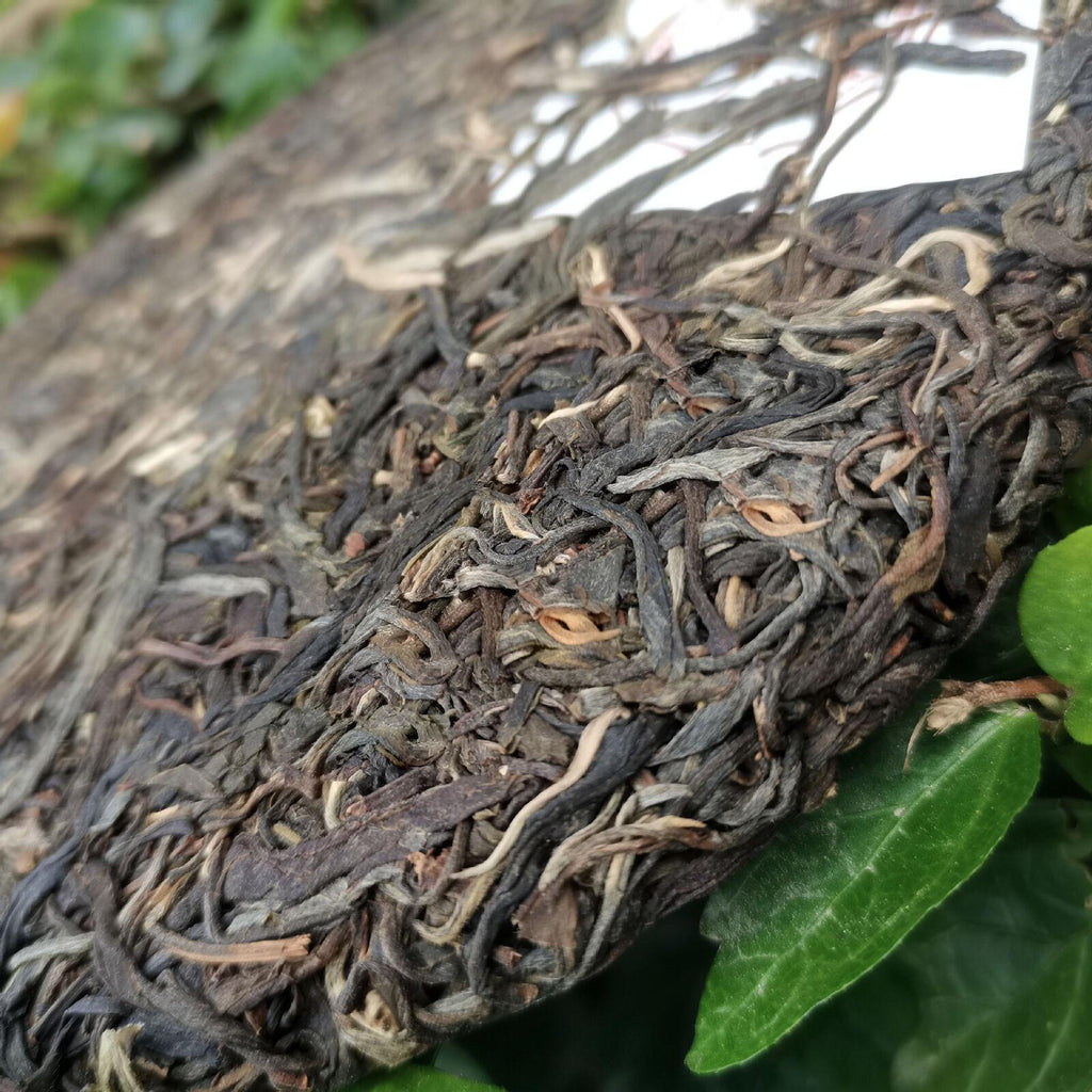 High-quality Certified Organic Yunnan Pu'er raw tea cake Lao Banzhang 357g