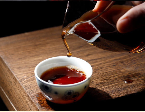 357g Yiku Xigui First Spring Ancient Large Leaf Seeds Aged Pu'er Ripe Cake Tea