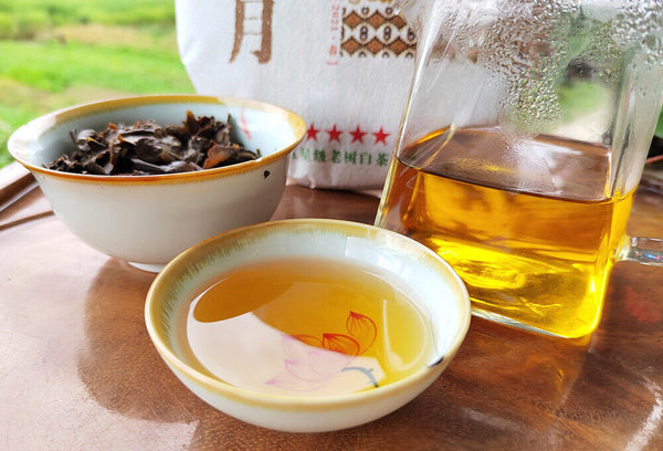 300g White Tea Yunnan Pu'er Tea Moonlight White Pu'er Old Tree White Tea Cake