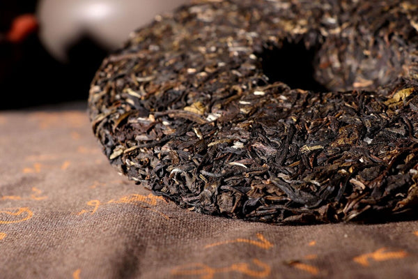 Healthy Drink High Quality Yunnan Pu'er Tea Raw Tea 357g