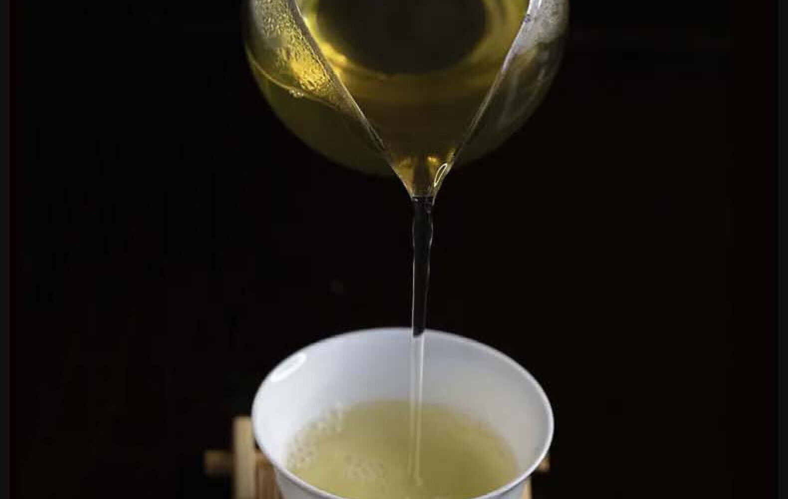 Yunnan Pu'er Tea Mengku Lincang Icelandic Raw Tea Cake Tea 357g Ancient Tree Tea