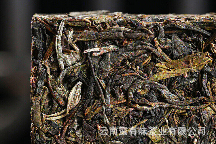 Yunnan Pu'er tea Lao Banzhang golden leaf raw tea 1pack of 4pieces 1bundle= 1kg