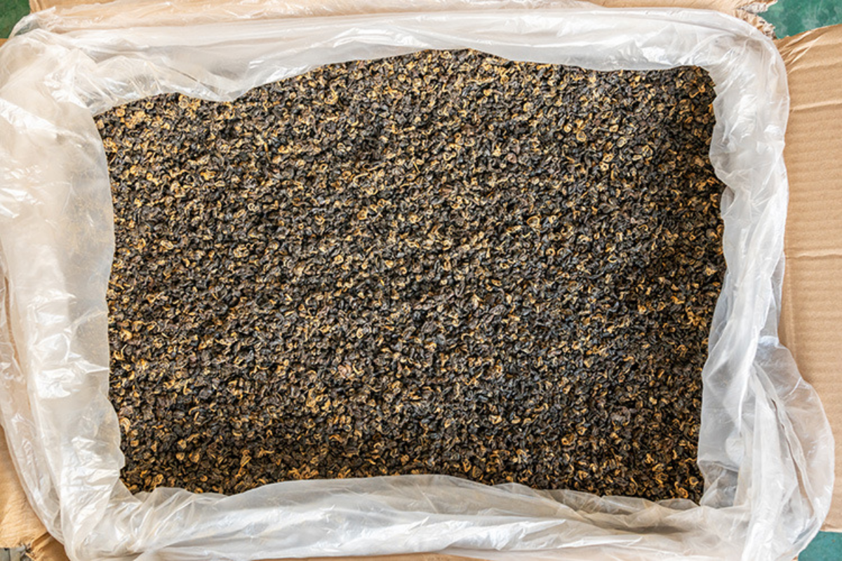500g Yunnan Ancient Black Tea Golden Silk Golden Snail Fengqing Dian Hong Tea