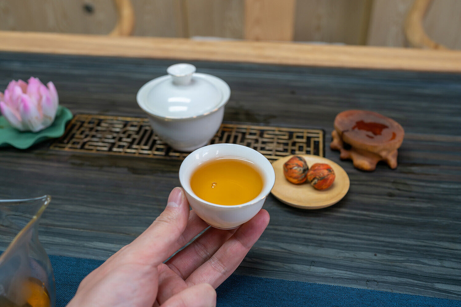 Yunnan Fengqing work black tea handmade dragon pearl small gold ball Dian Hong