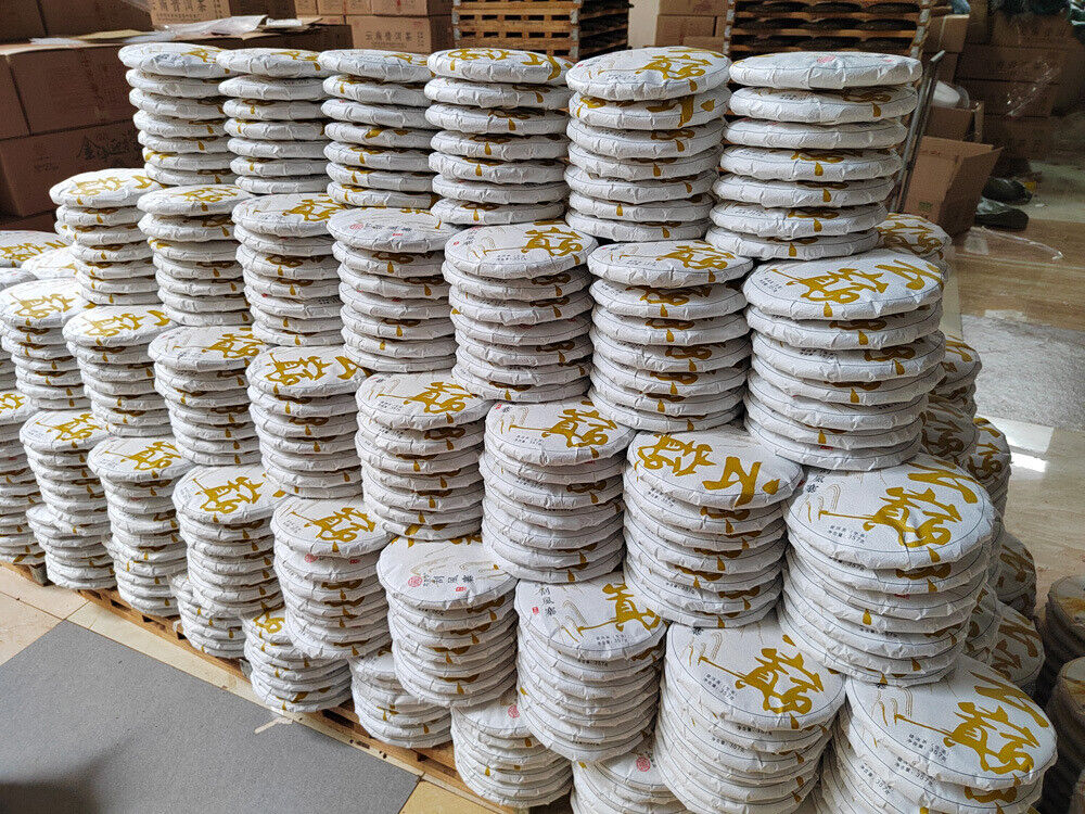 Scraping Walled Pu'er Tea Cake Yiwu Ancient Tree Raw Tea First Spring Yunnan Tea