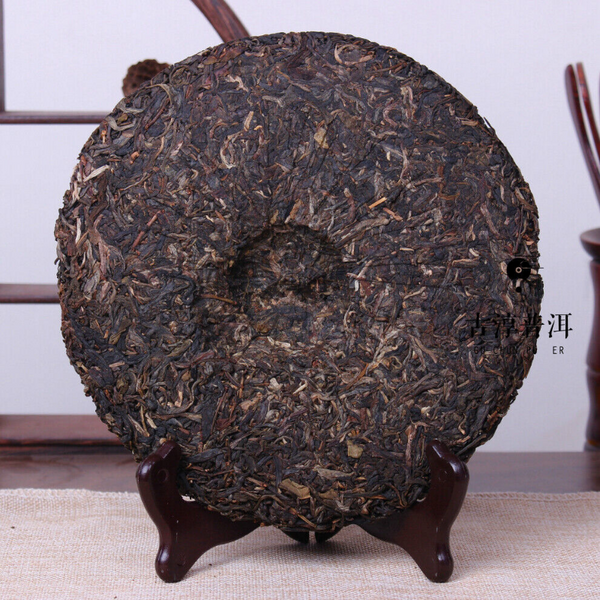 Haiwan Old Comrades 7038 Early Spring Yinhao 400g Pu'er Tea Cake