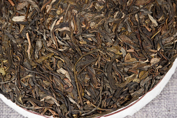 High Quality Yunnan Tea Yiwu 357g Raw Tea Cake 云南茶叶 易武凤凰窝 357克生茶饼