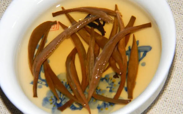 Famous Chinese Tea Brand Golden Needle Black Tea  Yunnan Dian Hong Black Tea
